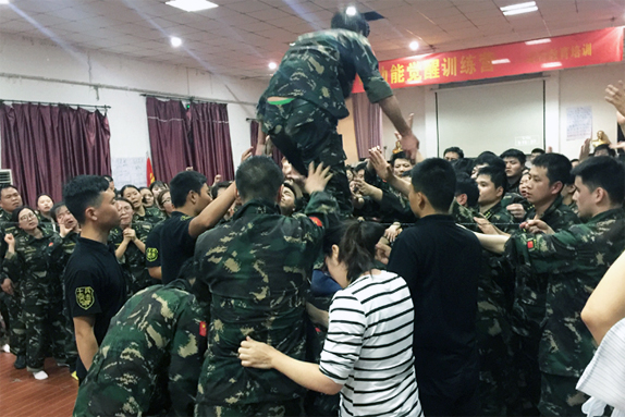 成功路上充滿荊棘，團(tuán)結(jié)一心，終讓我們所向披靡！