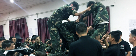 不拋棄，不放棄，全力以赴火爆人，凝聚一心戰(zhàn)佳績(jī)！