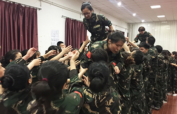 命運(yùn)全在拼擊，奮斗就是希望！火爆人，好樣的！