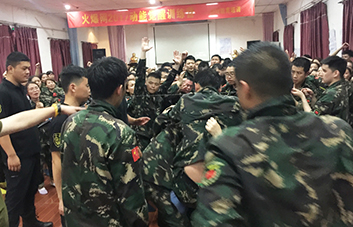 險(xiǎn)阻再高，高不過我們的斗志！