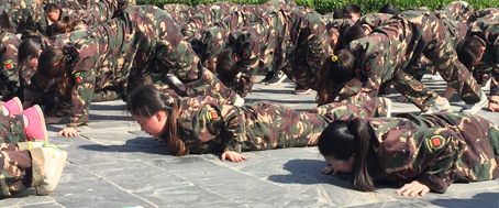 一人犯錯(cuò)全體受罰，這就是團(tuán)隊(duì)精神！