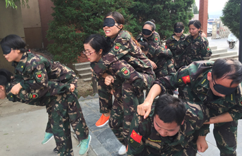 頑強(qiáng)拼搏，超越自我！