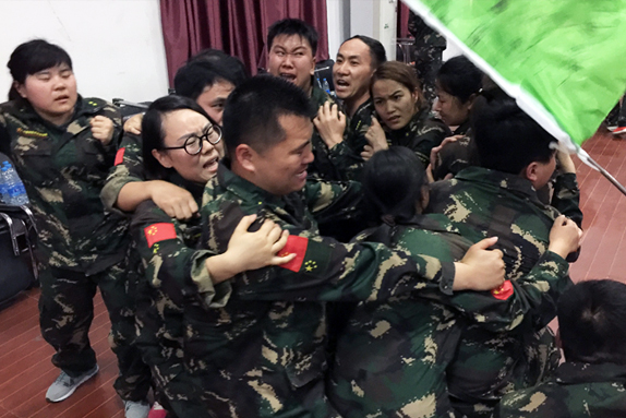 不輕言放棄，是對(duì)夢(mèng)想的執(zhí)著；不輕易服輸，是對(duì)成功的渴望！