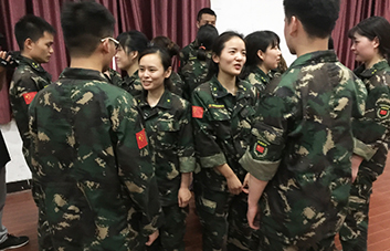 學(xué)會(huì)贊美，每天都是精彩人生！