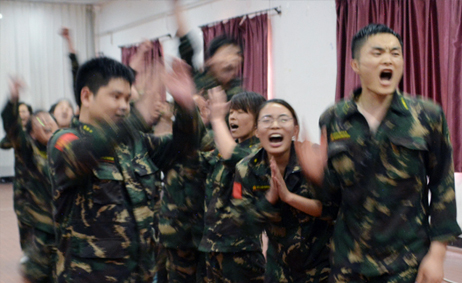勇者無所畏懼，強(qiáng)者奮勇爭(zhēng)先！